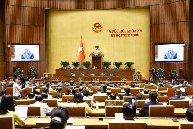 Deputies at the 10th session of the 15th National Assembly (Photo: VNA)