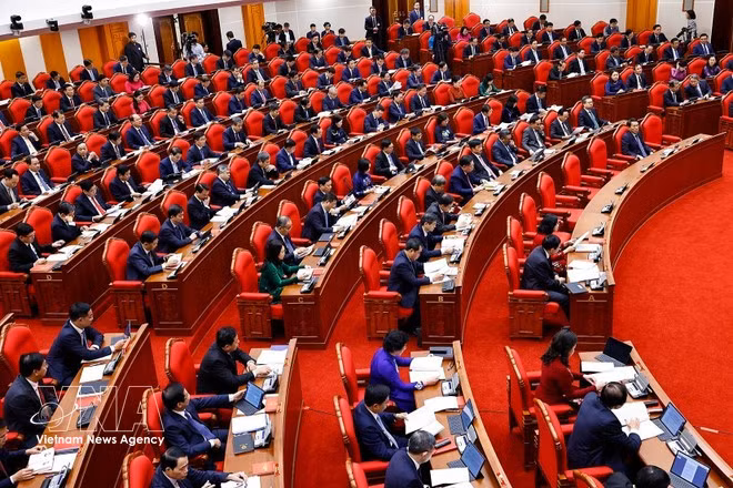 Delegates at the second meeting of the 14th Party Central Committee. (Photo: VNA)