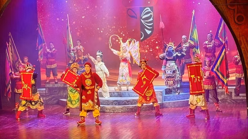 An art performance at the opening ceremony of the festival. (Photo: NDO)