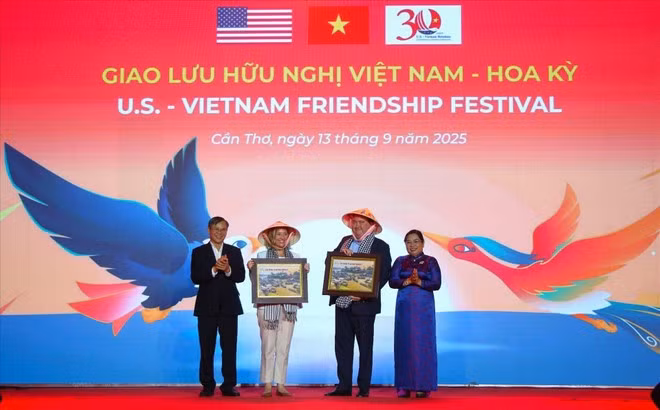 US-Viet Nam Friendship Festival in the Mekong Delta city of Can Tho (September 2025). (Photo: VNA)