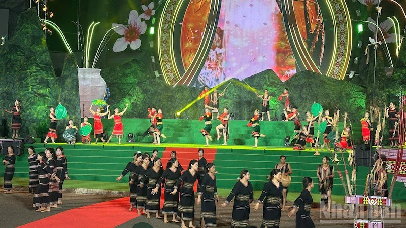 The art programme “Mang Den – Pink Colours Amid the Great Forest”