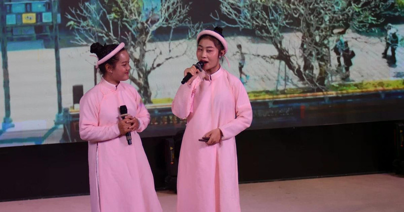 Contestants at the Vietnamese eloquent finals for foreigners (Photo: VNA)