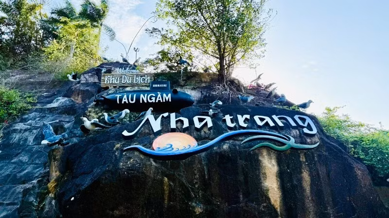 Nha Trang Impression Submarine Tourist Area is a new destination rich in creative imprints. (Photo: HUNG HUY)