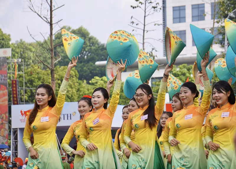 33-hinh-anh-cua-khoi-phu-nu-viet-nam.jpg