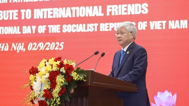 Do Van Chien, Politburo member, Secretary of the Party Central Committee, and President of the Viet Nam Fatherland Front Central Committee, delivers a speech at the meeting (Photo: NDO)