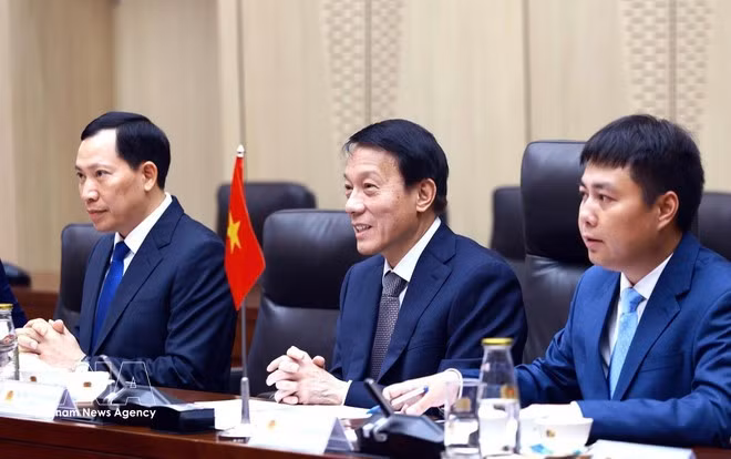 Minister of Public Security General Luong Tam Quang at the talks with Chairman of the Belarusian State Forensic Examination Committee Volkov Alexei Aleksandrovich (Photo: VNA)