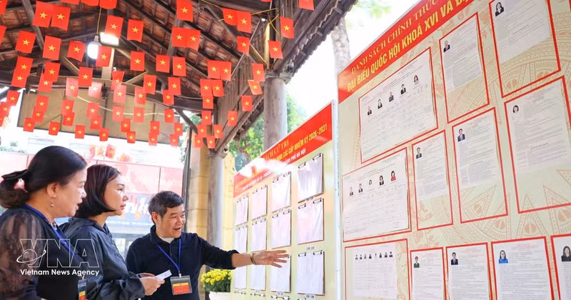 Preparations at polling station No. 05 at Trung Vuong Secondary School (Cua Nam ward, Ha Noi) have been basically completed. (Photo: VNA)
