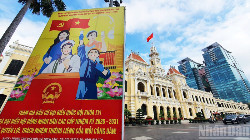 Ho Chi Minh City is decorated with national flags, banners, panels and posters welcoming the election of deputies to the 16th National Assembly and People’s Councils at all levels for the 2026–2031 term.
