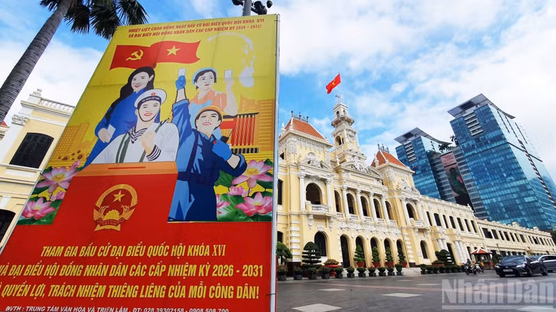 Ho Chi Minh City is decorated with national flags, banners, panels and posters welcoming the election of deputies to the 16th National Assembly and People’s Councils at all levels for the 2026–2031 term.