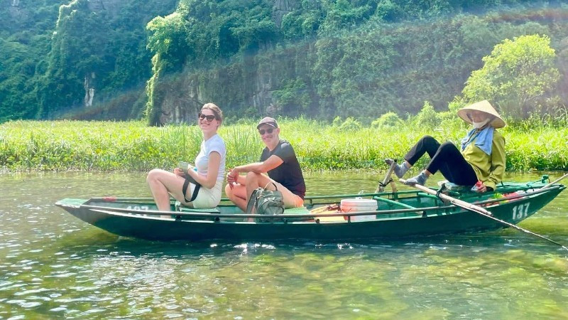 International tourists visit Tam Coc, Ninh Binh. (Photo: NDO)