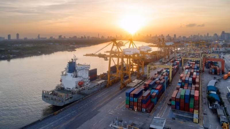 Exports to the US, Viet Nam’s largest market, surged by 34% year-on-year, the fastest pace since January 2024. (Photo: nhandan.vn)