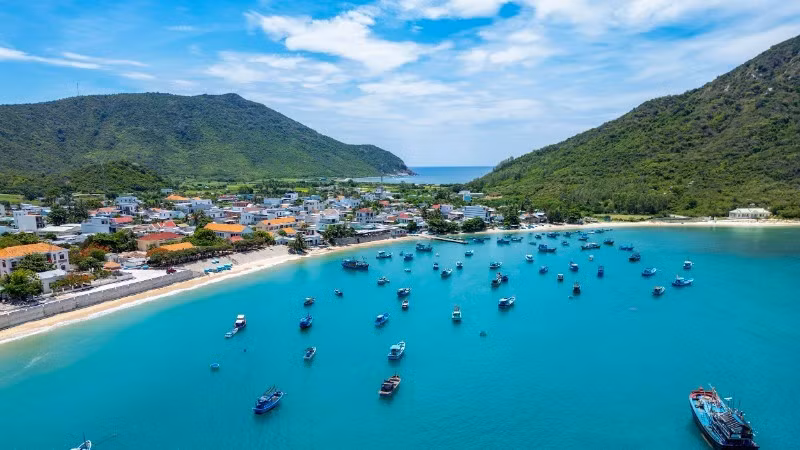 A corner of Ninh Van Beach in Dong Ninh Hoa Ward, Khanh Hoa Province. (Photo: NDO)