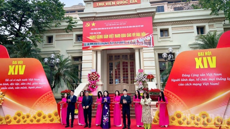 An overview of the opening ceremony of the exhibition. (Photo: NDO)