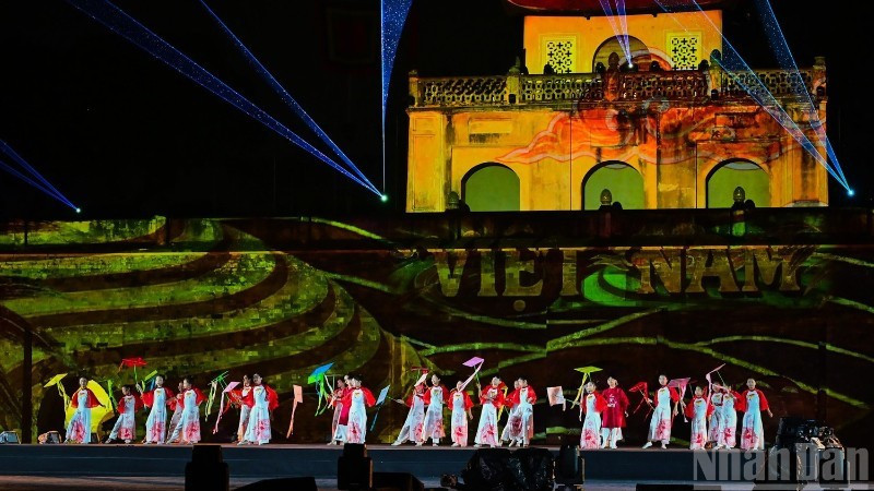 The opening ceremony of the first Thang Long – Ha Noi Festival 2025 was held on the evening of November 7. (Photo: Bao Long/NDO)