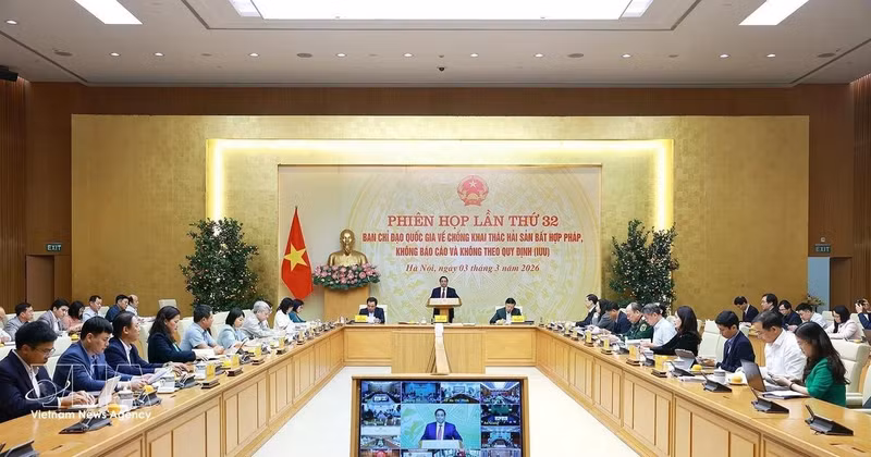 Prime Minister Pham Minh Chinh speaks at the 32nd meeting of the national steering committee for combating IUU fishing on March 3. (Photo: VNA)