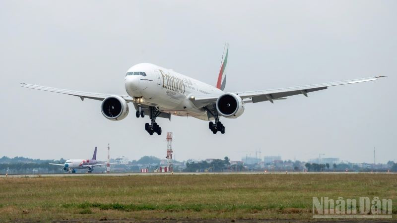 Thirteen flights operated by Middle Eastern airlines to and from Viet Nam via Noi Bai International Airport have been cancelled, affecting around 2,800 passengers.