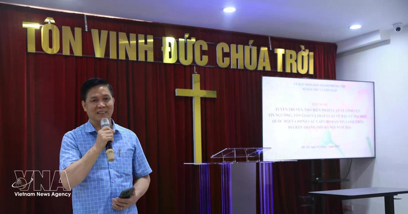 Pastor Nguyen Huu Mac, Rector of the Ha Noi Bible College, speaks at the event (Photo: VNA)