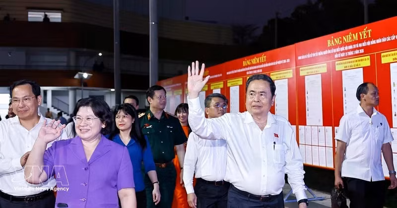 National Assembly Chairman Tran Thanh Man (first row, right) at the 2026 army enlistment camp of Dong Thanh commune in Ho Chi Minh City on March 3 evening. (Photo: VNA)