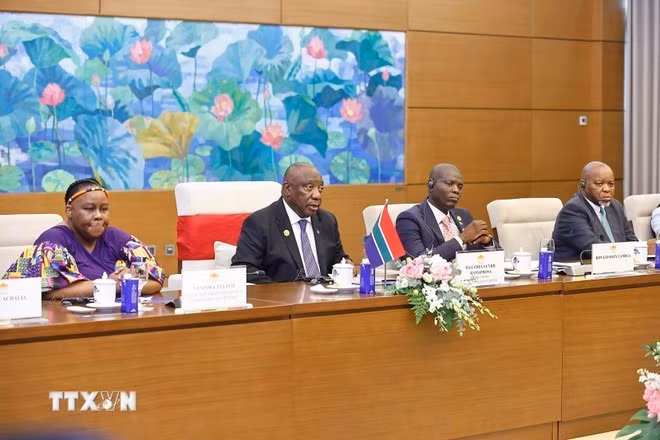 South African President Matamela Cyril Ramaphosa speaks at the meeting with NA Chairman Tran Thanh Man (Photo: VNA)