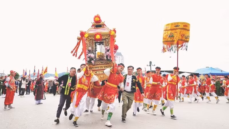 The Ky Cung Temple-Ta Phu Temple Festival is the biggest festival in Lang Son Province.