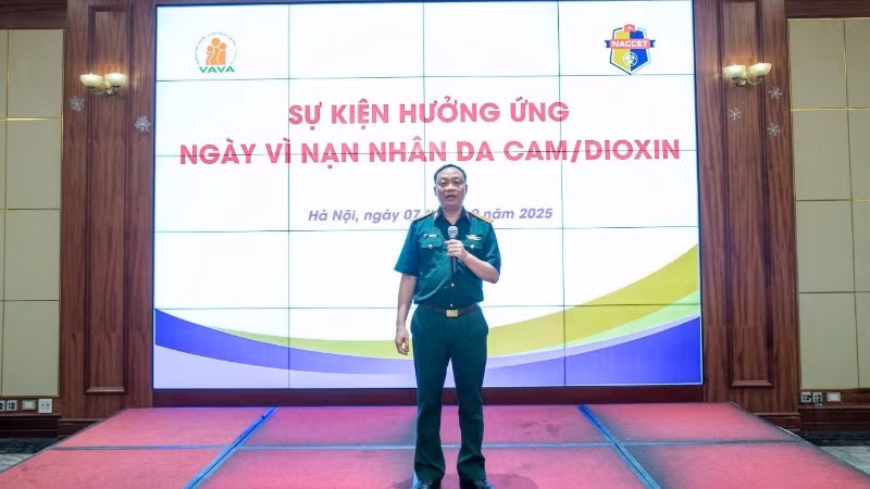 Lieutenant Colonel Tran Duc Hung, Deputy Director of the National Action Centre (Naccet), delivered a speech at the event. (Photo: NDO)