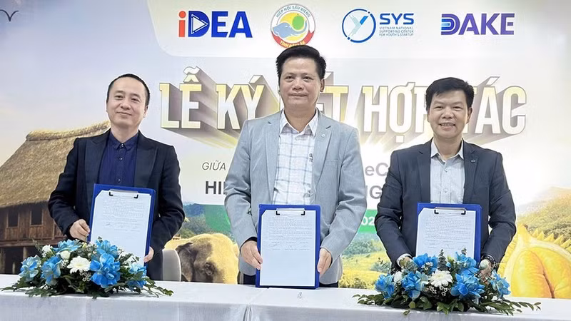 SYS Viet Nam, eComDX, and the Dak Lak Durian Association sign a strategic cooperation agreement: Opening a "digital highway" for the Central Highlands durian industry.