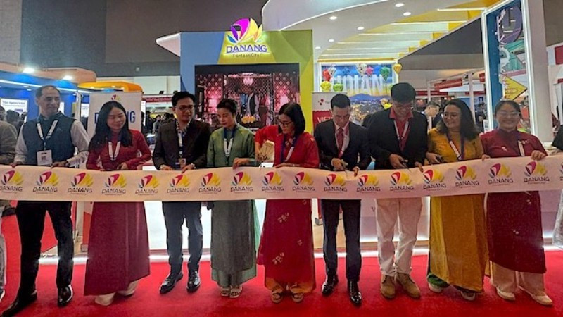 The opening ceremony of the Da Nang Tourism booth took place on February 5 (local time) with the participation of Le Quang Bien, Consul General of Viet Nam in India.