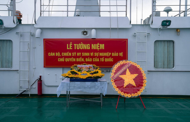 Service held to commemorate heroes who died to protect sea and island sovereignty ảnh 1 Service held to commemorate heroes who died to protect sea and island sovereignty ảnh 1
