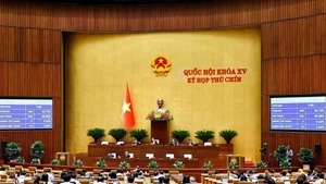 The draft law amending and supplementing a number of articles of the Law on Standards and Technical Regulations is approved with 432 out of 448 participating deputies voting in favour (Photo: VNA)