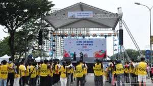 Young participants enjoy traditional Korean games in front of the main stage.