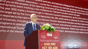 Vu The Binh, Chairman of the Viet Nam Tourism Association speaks at the ceremony.