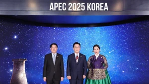 State President Luong Cuong (first, left) at a banquet for APEC leaders, hosted by President of the Republic of Korea (RoK) Lee Jae Myung on October 29 evening. (Photo: VNA)