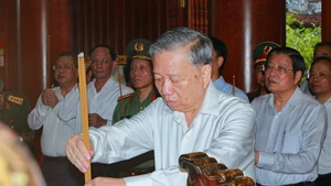 General Secretary To Lam offers incense in tribute to President Ho Chi Minh.
