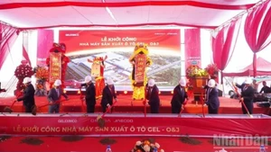 Delegates perform the groundbreaking ceremony for the automobile manufacturing plant project with a total investment of 319 million USD.