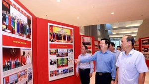 Deputy Prime Minister Mai Van Chinh (2nd from right) inspects preparations for the exhibitions on October 11. (Photo: VNA)