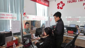 Processing administrative requests at Bao Loc ward's Public Service Centre, Lam Dong province (Photo: VNA)
