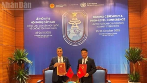 Prosecutor General of the Supreme People’s Procuracy of Viet Nam Nguyen Huy Tien and Moroccan Minister of Justice Abdellatif Ouahbi sign the mutual legal assistance agreement in criminal matters between Viet Nam and the Kingdom of Morocco.