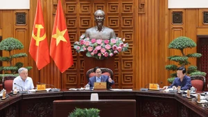 Prime Minister Pham Minh Chinh chairs a meeting of the Government’s standing members on October 21. (Photo: VNA)