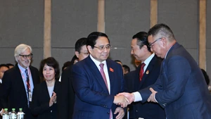 Prime Minister Pham Minh Chinh with delegates attending the annual Viet Nam Business Forum.