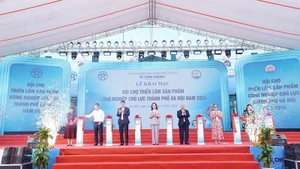 The ribbon-cutting ceremony to open the fair