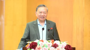 Party General Secretary To Lam speaks at the meeting with voters from 11 wards in Ha Noi on December 15, 2025. (Photo: NDO)
