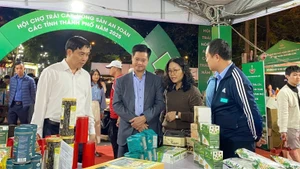 Delegates view products on display at the fair.