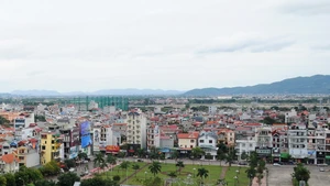 Located 18 km south of the former Bac Giang City, Vinh Nghiem Pagoda sits on a low hill, backed by the Co Tien mountain range and facing the confluence of the Thuong and Luc Nam rivers at the gateway to the Yen Tu mountains. (Photo: Tran Hai)