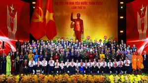 Party General Secretary To Lam, State President Luong Cuong, and Prime Minister Pham Minh Chinh, along with delegates at the 11th National Patriotic Emulation Congress. (Photo: VNA)
