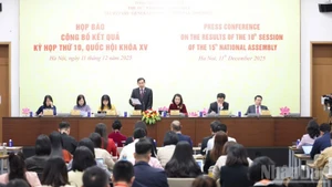 General Secretary and Chairman of the NA Office Le Quang Minh chairs the press conference announcing the results of the NA's 10th session (Photo: NDO)