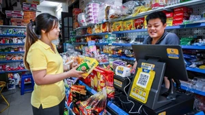 Business households and individual business owners will officially pay tax under the declaration-based method (tax calculated on actual revenue) from January 1, 2026. (Photo: DAT THANH)