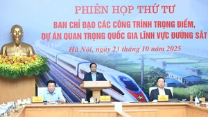 Prime Minister Pham Minh Chinh addressrd the fourth meeting of the steering committee for key national railway projects on October 23. (Photo: NDO)
