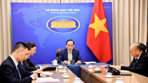 Acting Minister of Foreign Affairs Le Hoai Trung holds phone talks with Thai Foreign Minister Sihasak Phuangketkeow (Photo: VNA)