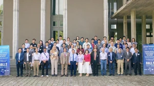 Participants pose for a group photo at the International Conference on Advanced Microscopy for Life Sciences and Materials held in Gia Lai on February 25. (Photo: ICISE)