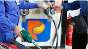 Retail petrol prices rise in latest adjustment (Photo: VNA)